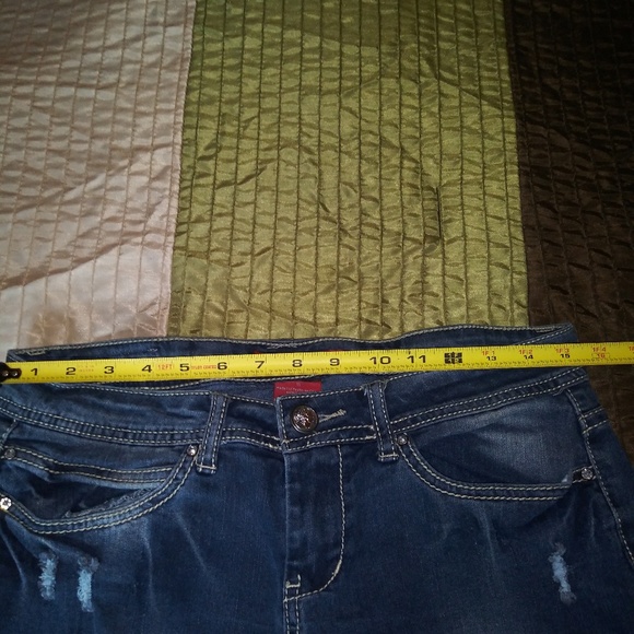 Destructed Jean Capris - Picture 4 of 8